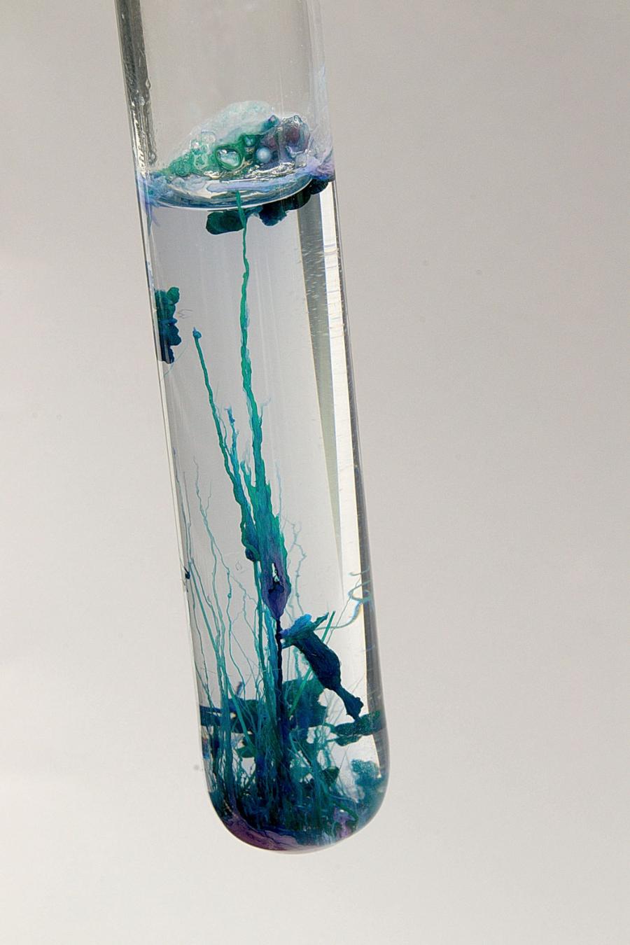 Interaktywny eksponat chemiczny z reakcjami